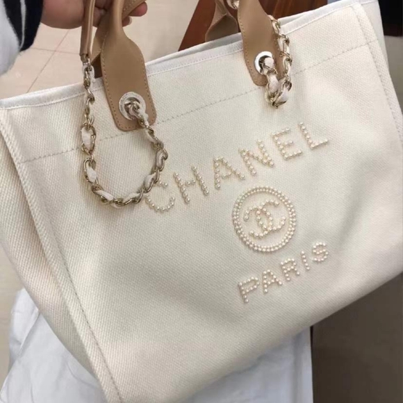 <AUTHENTIC>CHANEL bag - Picture 2 of 4